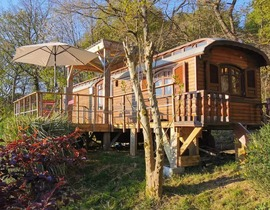 Nuit en Roulotte avec Sauna aux Écolodges Bien-Hêtre près de Pau Nuit en Roulotte avec Sauna aux Écolodges Bien-Hêtre près de Pau