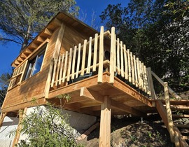 Cabane sur Pilotis avec Jacuzzi Privatif à Aix-en-Provence Cabane sur Pilotis avec Jacuzzi Privatif à Aix-en-Provence