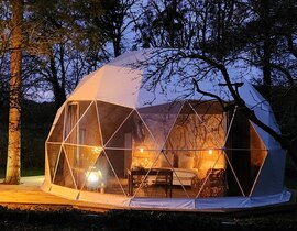 Nuit en Dôme avec Jacuzzi Privatif près de Saint-Lô