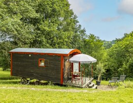 Nuit en Roulotte avec Bain Nordique près de Bayonne Nuit en Roulotte avec Bain Nordique près de Bayonne