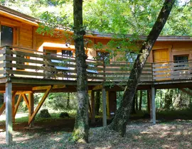 Nuit en Lodge sur Pilotis à Magné