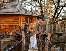 Cabane dans les Arbres avec Spa à Serres Cabane dans les Arbres avec Spa à Serres