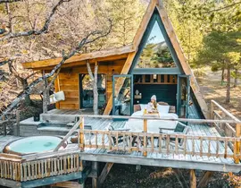 Cabane de Luxe dans les Arbres avec Spa à Serres