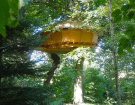 Cabane dans les Arbres à Pléhédel près de Paimpol