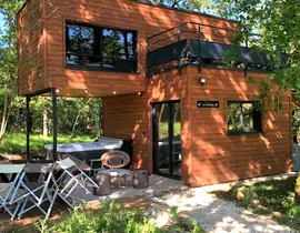 Cabane Familiale avec Spa à Jayac au Coeur du Périgord Noir