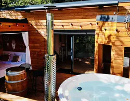 Cabane sur Pilotis avec Spa et Sauna Privatifs près de Cahors