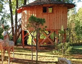 Cabane dans les Arbres avec Spa près d'Annecy