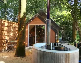 Nuit en Cabane avec Bain Nordique Privatif près de Saint-Lô Nuit en Cabane avec Bain Nordique Privatif près de Saint-Lô