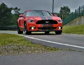 Baptême en Ford Mustang V8 - Circuit de l'Auxois Sud Baptême en Ford Mustang V8 - Circuit de l'Auxois Sud