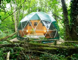 Nuit en Dôme près de Saint-Emilion Nuit en Dôme près de Saint-Emilion