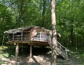 Cabane sur Pilotis à Saint-Germain-des-Essourts