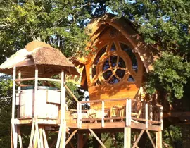 Cabane sur Pilotis avec Spa près de Dinan