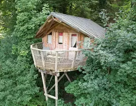 Cabane sur Pilotis à Syam