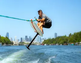 Initiation au Surf électrique à Foil à Paris