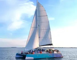 Balade en maxi-catamaran avec brunch dans la Baie de Quiberon