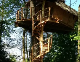 Cabane Familiale dans les Arbres aux Garennes-sur-Loire