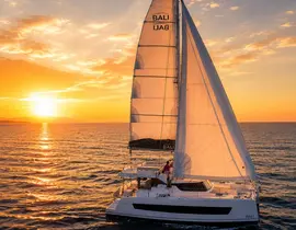 Coucher de Soleil et apéritif en Catamaran à Port Camargue