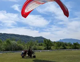 Initiation au Paramoteur à Lavours - Survol Lac du Bourget Initiation au Paramoteur à Lavours - Survol Lac du Bourget