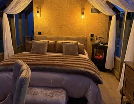 Nuit en Cabane de Verre avec Spa et Sauna Privatifs à Sainteny Nuit en Cabane de Verre avec Spa et Sauna Privatifs à Sainteny