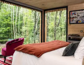 Nuit en Lodge de Luxe sur Pilotis avec Spa et Sauna à Esvres