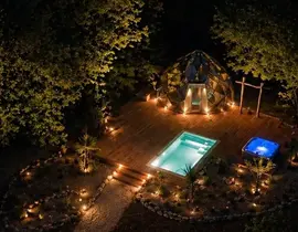 Nuit en Dôme de Verre avec Spa et Piscine Privatifs à Mauroux Nuit en Dôme de Verre avec Spa et Piscine Privatifs à Mauroux