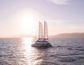 Coucher de soleil en Maxi-Catamaran à Nice Coucher de soleil en Maxi-Catamaran à Nice
