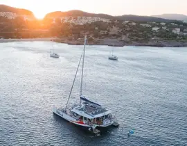 Coucher de soleil en Maxi-Catamaran à Saint-Raphaël Coucher de soleil en Maxi-Catamaran à Saint-Raphaël