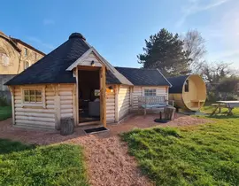 Nuit en Cabane avec Sauna à Pradines