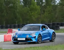 Stage de Pilotage Enfant en Alpine A110 près de Lille Stage de Pilotage Enfant en Alpine A110 près de Lille