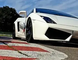 Stage de Pilotage Enfant en Lamborghini - Circuit des Éc Stage de Pilotage Enfant en Lamborghini - Circuit des Éc