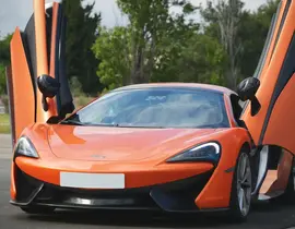 Stage de Pilotage Enfant en McLaren 570S près d'Agen Stage de Pilotage Enfant en McLaren 570S près d'Agen