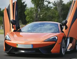Stage de Pilotage Enfant en McLaren 570S près de Millau Stage de Pilotage Enfant en McLaren 570S près de Millau