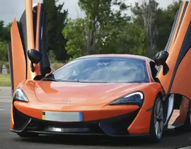 Stage de Pilotage Enfant en McLaren 570S près de Rennes Stage de Pilotage Enfant en McLaren 570S près de Rennes