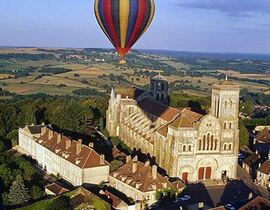 Vol en Montgolfière à Beaune - Survol de la Côte d'Or Vol en Montgolfière à Beaune - Survol de la Côte d'Or