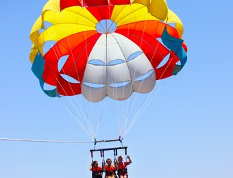 Parachute Ascensionnel Envolez Vous Tracte Par Un Bateau Parachute Ascensionnel Envolez Vous Tracte Par Un Bateau
