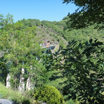 Saut à l'élastique proche Pont de Bezergues