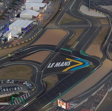 Baptême de l'air hélicoptère proche Aéroport Le Mans-Arnage Baptême de l'air hélicoptère proche Aéroport Le Mans-Arnage