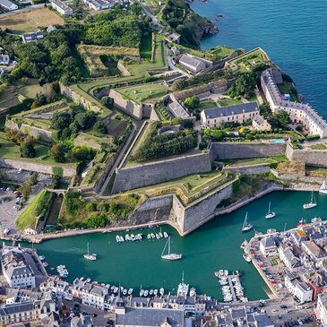 Baptême en Hélicoptère à Vannes - Survol de Belle-Île Baptême en Hélicoptère à Vannes - Survol de Belle-Île