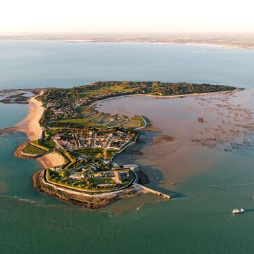 Vol en Hélicoptère à la Rochelle - Survol de l'Ile de Ré en région Poitou-Charentes Vol en Hélicoptère à la Rochelle - Survol de l'Ile de Ré en région Poitou-Charentes