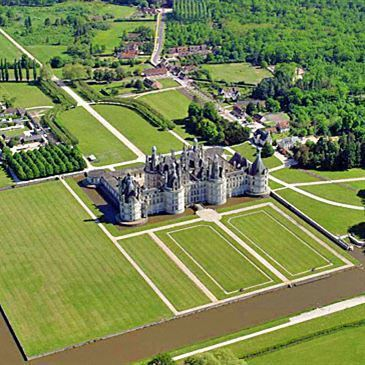 Baptême en hélicoptère à Orléans - Châteaux du Loiret Baptême en hélicoptère à Orléans - Châteaux du Loiret