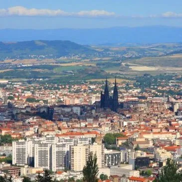Baptême en Hélicoptère - Survol des Volcans d&#39;Auvergne en région Auvergne