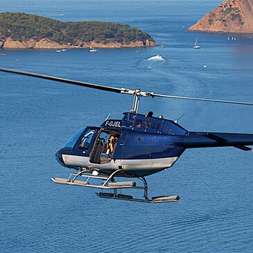 Baptême en Hélicoptère - Survol des Plages Varoises Baptême en Hélicoptère - Survol des Plages Varoises