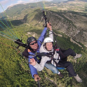 Mévouillon, à 45 min de Nyons, Drôme (26) - Baptême en parapente Mévouillon, à 45 min de Nyons, Drôme (26) - Baptême en parapente