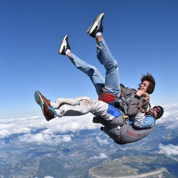 Saut en parachute Tandem à Gap Tallard en région PACA et Corse Saut en parachute Tandem à Gap Tallard en région PACA et Corse