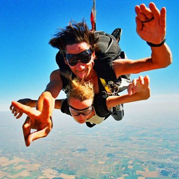 Saut en Parachute Tandem à La Réole près de Bordeaux en région Aquitaine Saut en Parachute Tandem à La Réole près de Bordeaux en région Aquitaine