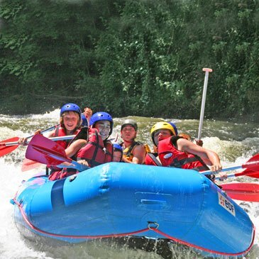 Rafting proche Quillan, entre Carcassonne et Perpignan Rafting proche Quillan, entre Carcassonne et Perpignan