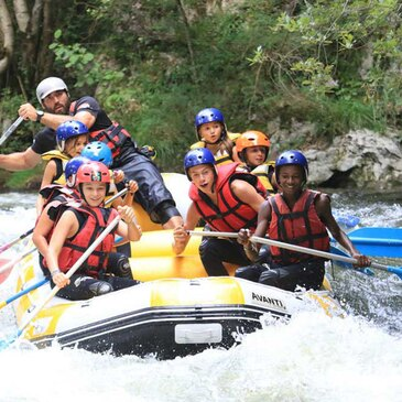Descente en Canoë Raft sur l'Aude à Quillan en région Languedoc-Roussillon Descente en Canoë Raft sur l'Aude à Quillan en région Languedoc-Roussillon