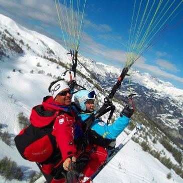 Baptême en Parapente à Ski à Pra Loup Baptême en Parapente à Ski à Pra Loup