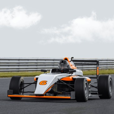 Stage en Formule Renault 2000 - Circuit de La Ferté Gaucher en région Ile-de-France