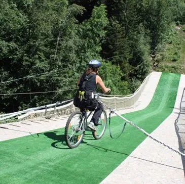Saut à l&#39;élastique, département Haute savoie